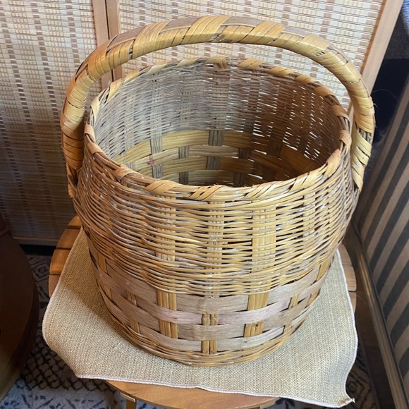 Vintage Basket - Picture 2 of 8
